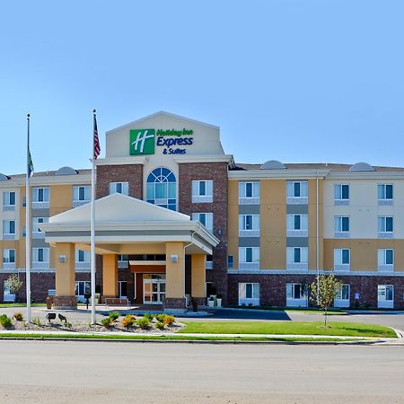 Holiday Inn Express & Suites - Williston By Ihg Екстериор снимка