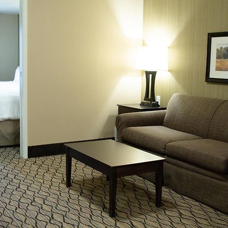 Holiday Inn Express & Suites - Williston By Ihg Екстериор снимка
