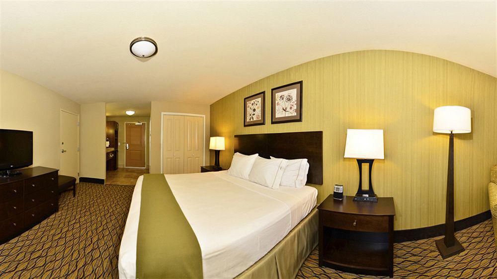 Holiday Inn Express & Suites - Williston By Ihg Екстериор снимка