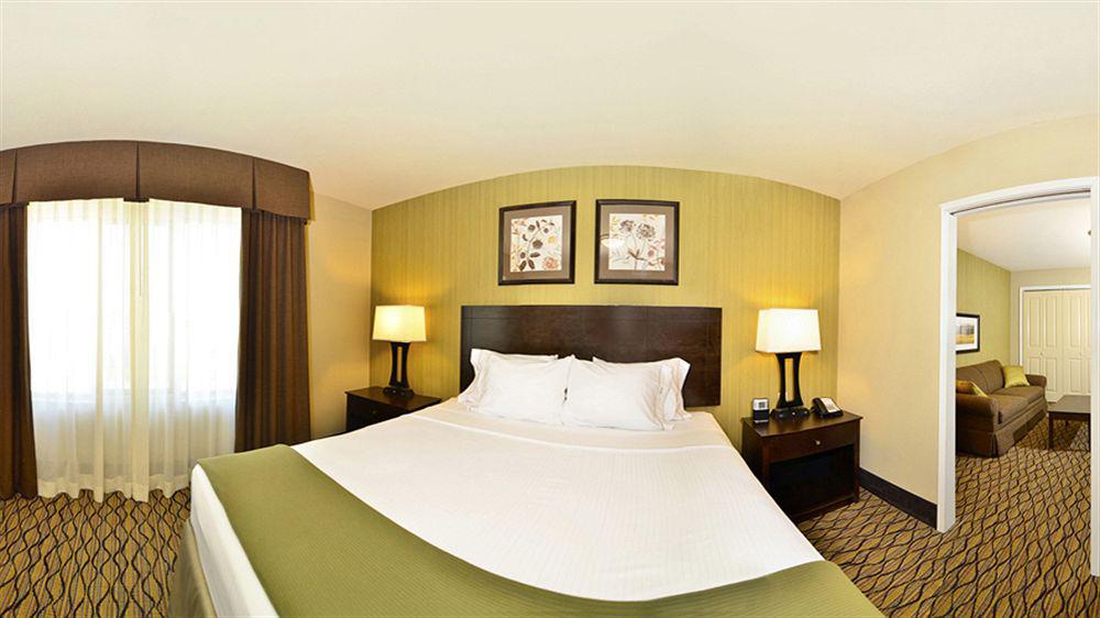 Holiday Inn Express & Suites - Williston By Ihg Екстериор снимка