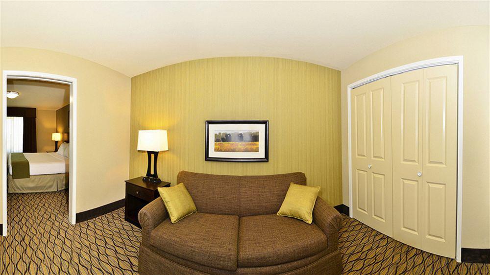 Holiday Inn Express & Suites - Williston By Ihg Бизнес снимка