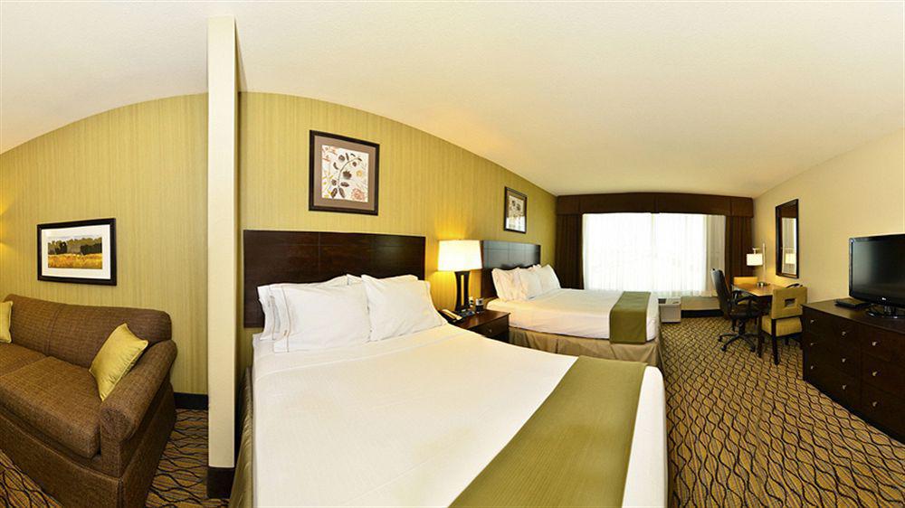 Holiday Inn Express & Suites - Williston By Ihg Екстериор снимка