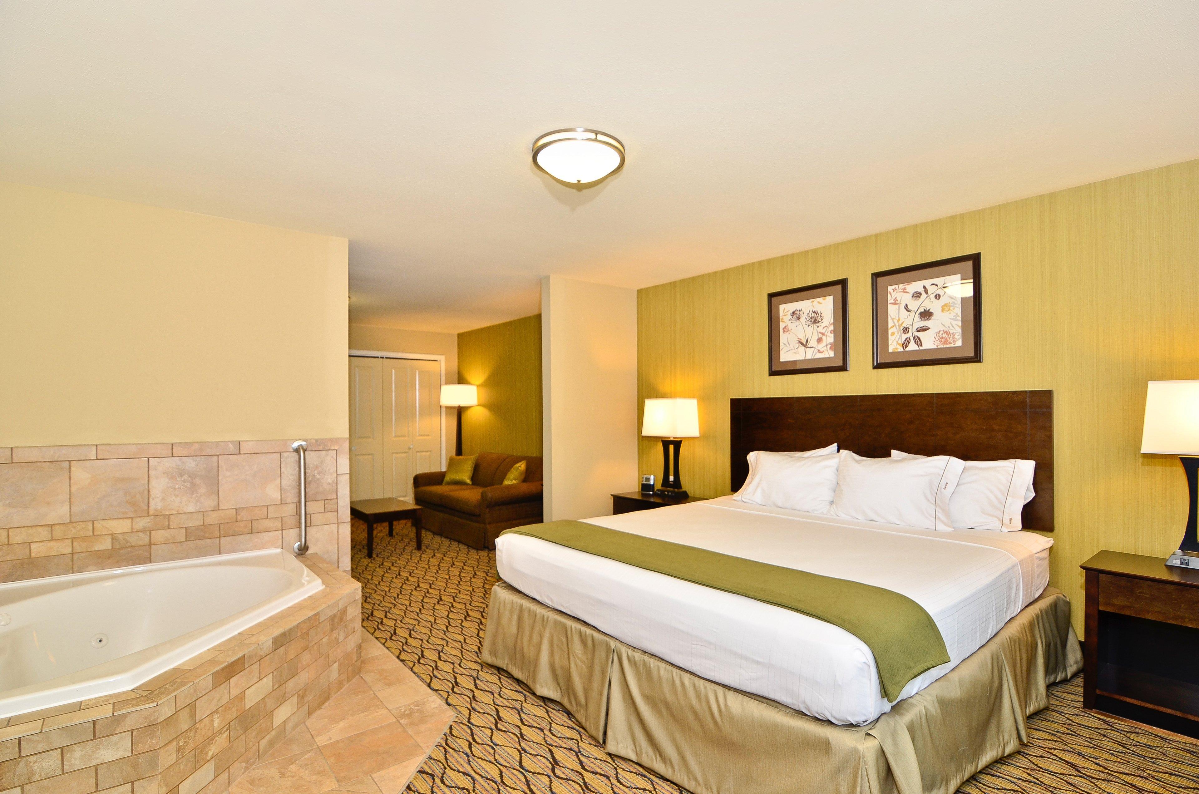 Holiday Inn Express & Suites - Williston By Ihg Екстериор снимка