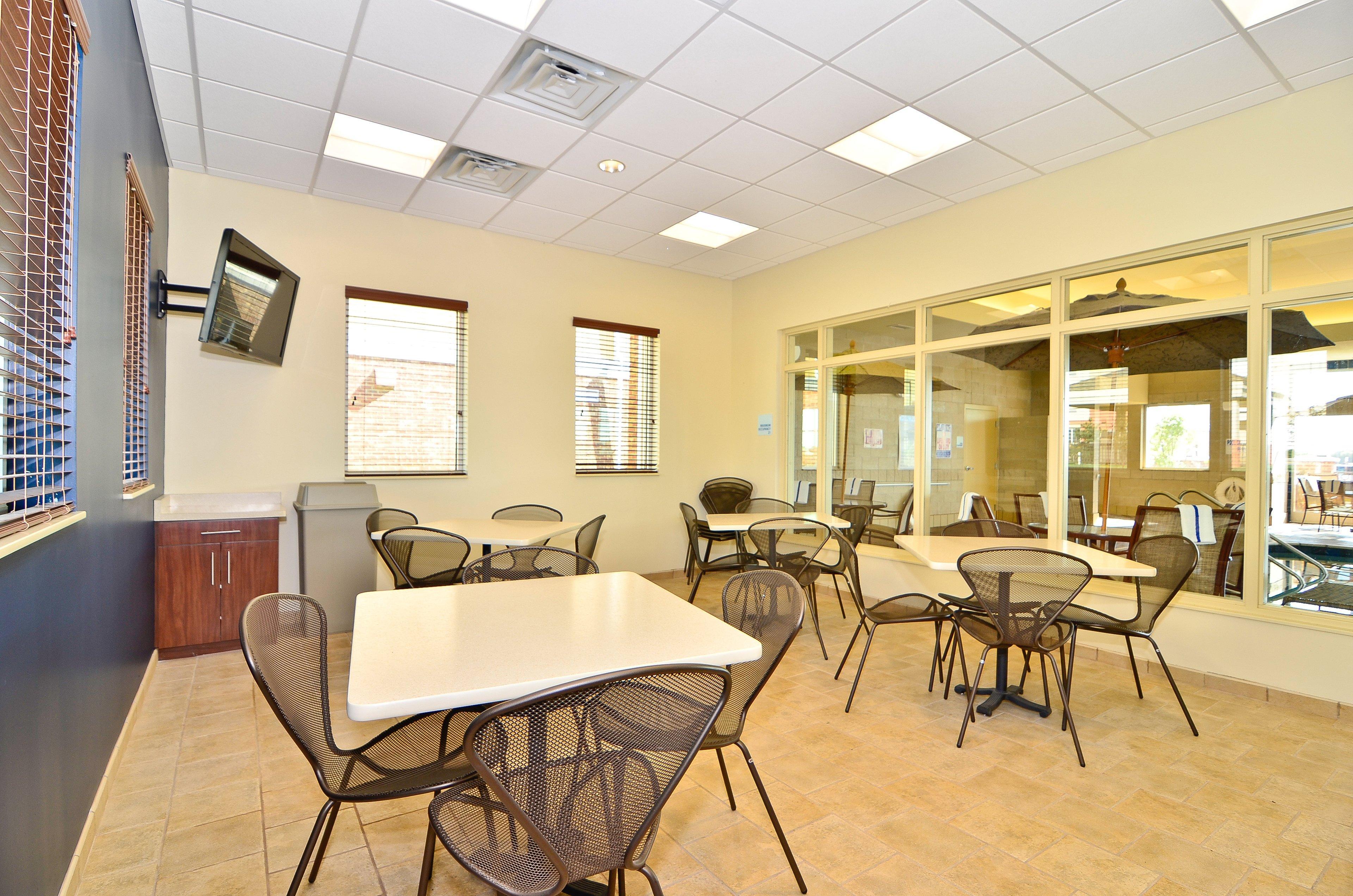 Holiday Inn Express & Suites - Williston By Ihg Екстериор снимка