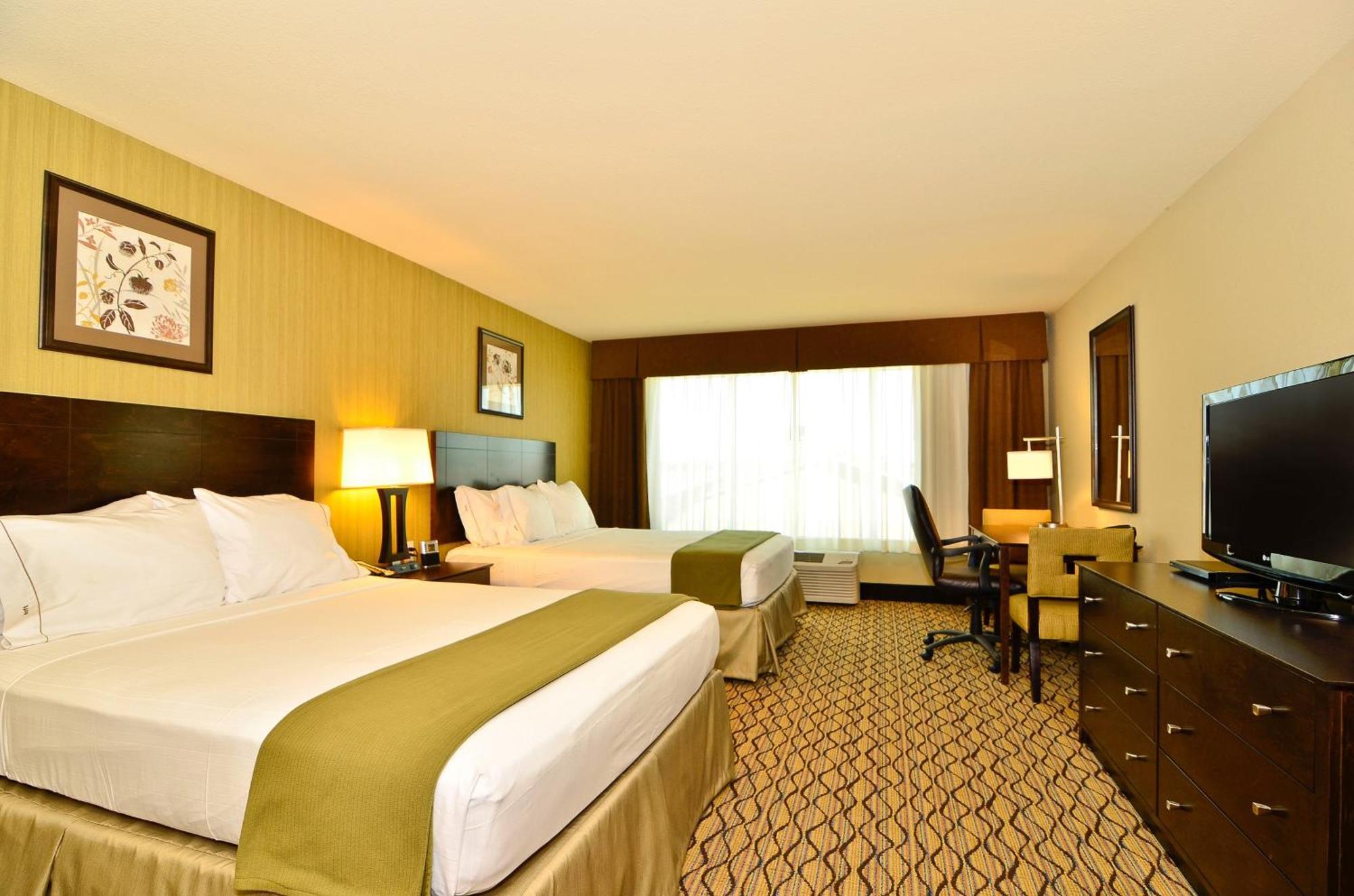 Holiday Inn Express & Suites - Williston By Ihg Екстериор снимка