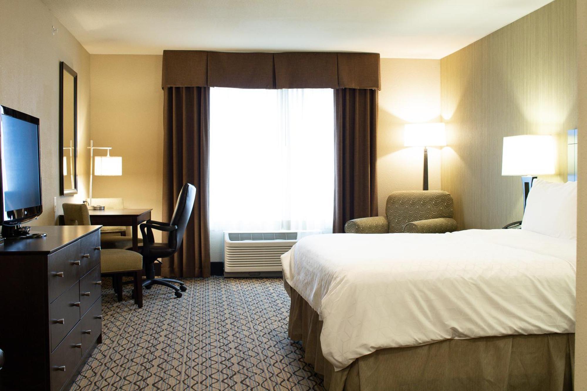 Holiday Inn Express & Suites - Williston By Ihg Екстериор снимка