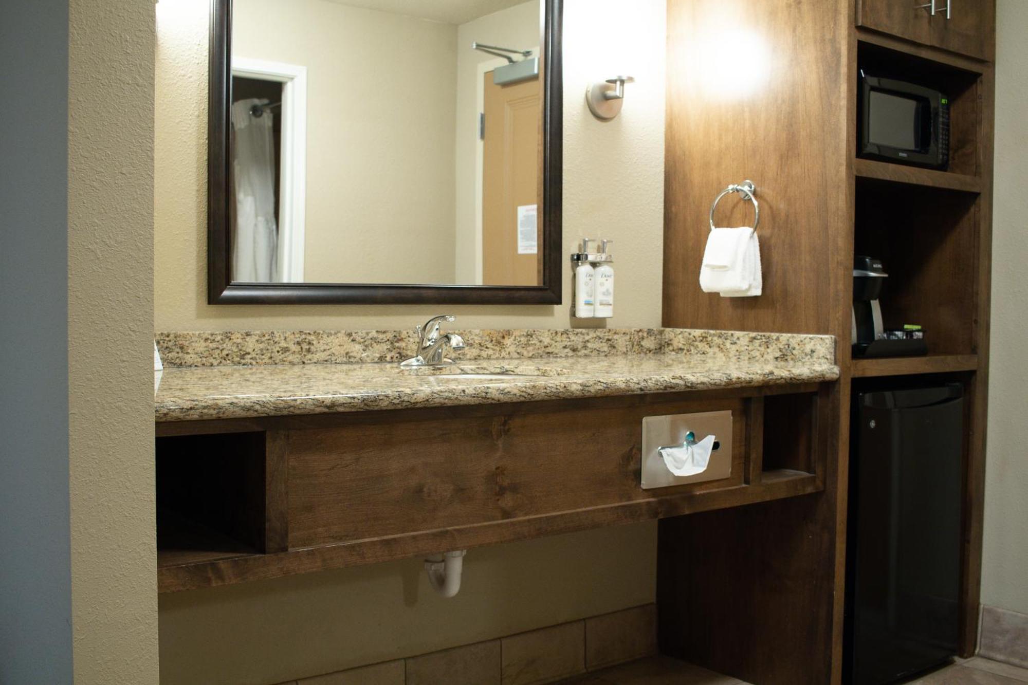 Holiday Inn Express & Suites - Williston By Ihg Екстериор снимка