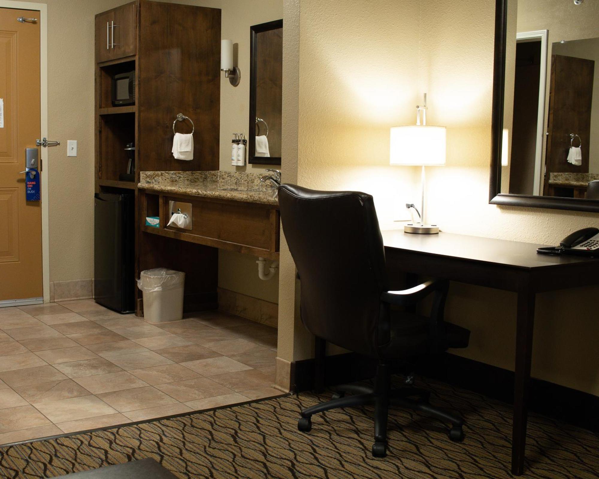 Holiday Inn Express & Suites - Williston By Ihg Екстериор снимка