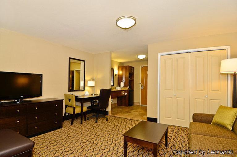 Holiday Inn Express & Suites - Williston By Ihg Стая снимка