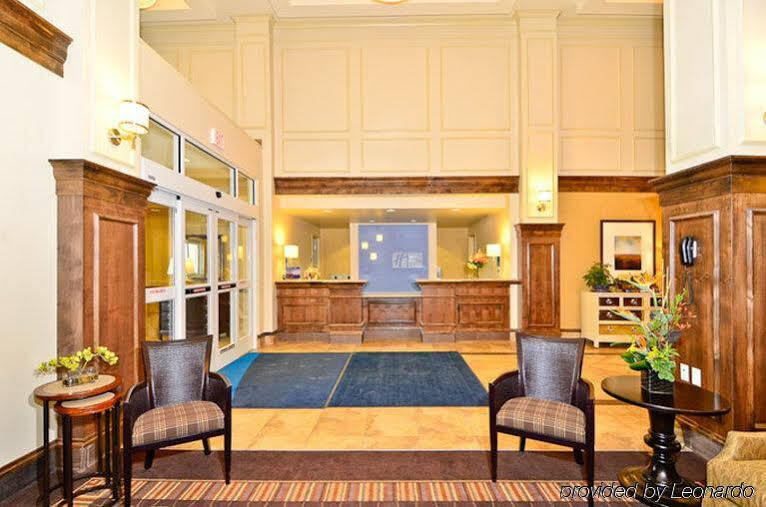 Holiday Inn Express & Suites - Williston By Ihg Екстериор снимка